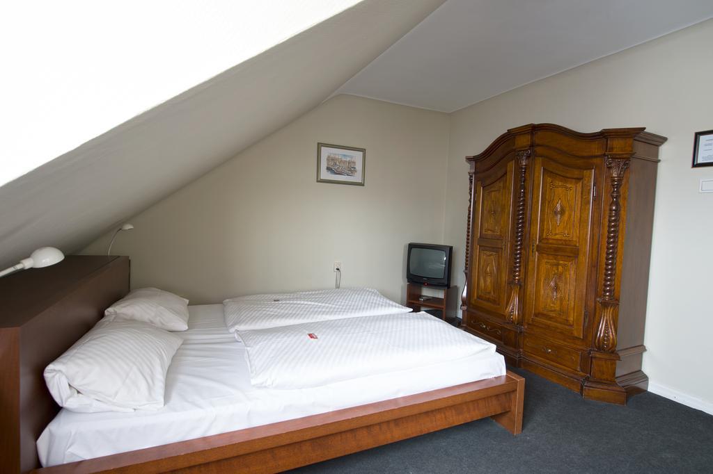 Hotel Continental Saarbrücken Rum bild