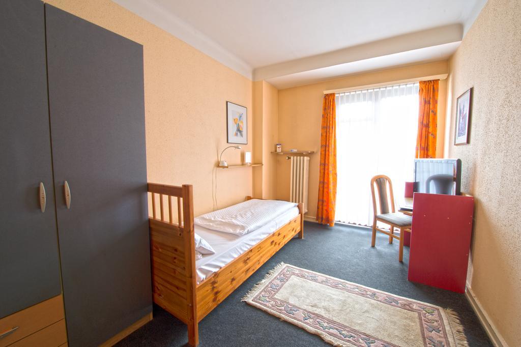 Hotel Continental Saarbrücken Rum bild