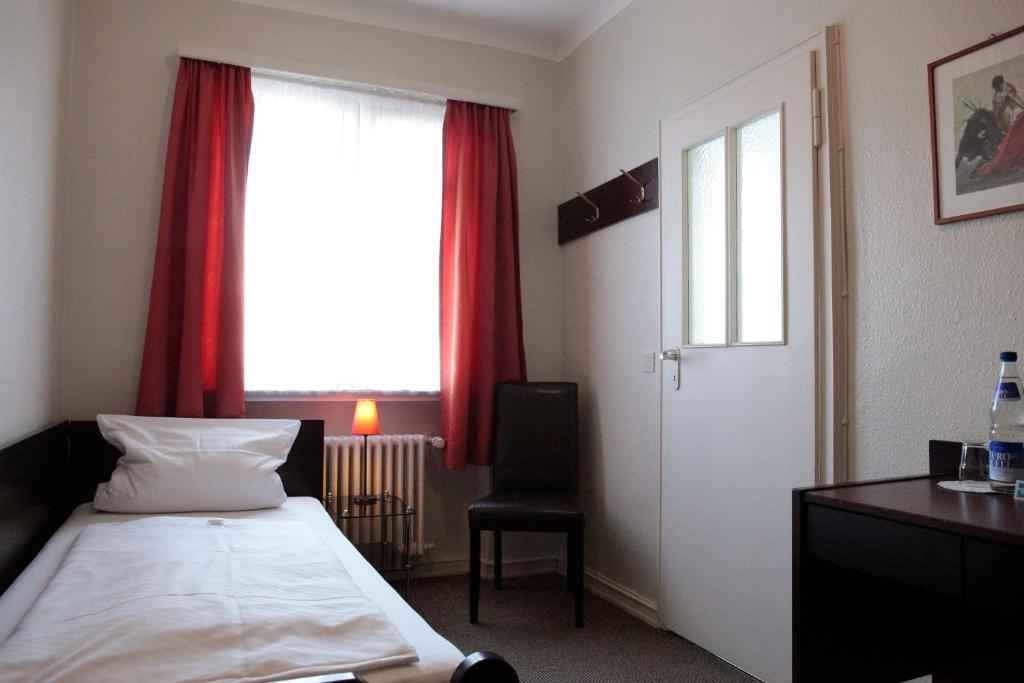 Hotel Continental Saarbrücken Rum bild